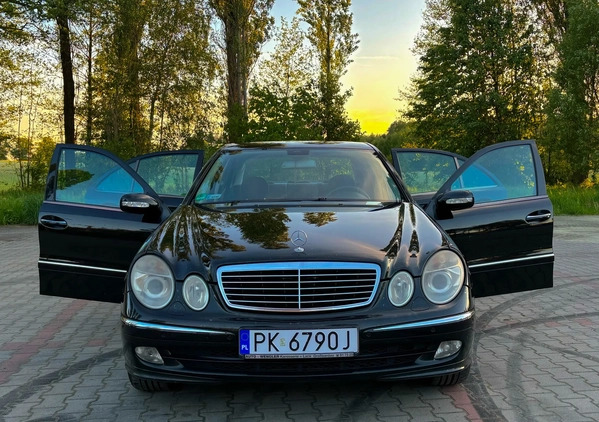 Mercedes-Benz Klasa E cena 27500 przebieg: 334480, rok produkcji 2004 z Łabiszyn małe 137